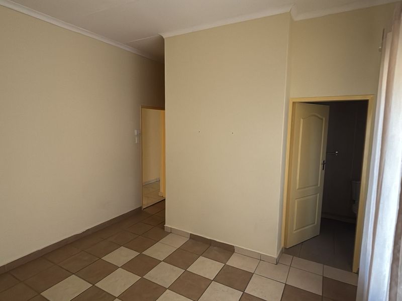 Charming Family Home in a Lovely Suburb - Photo 5