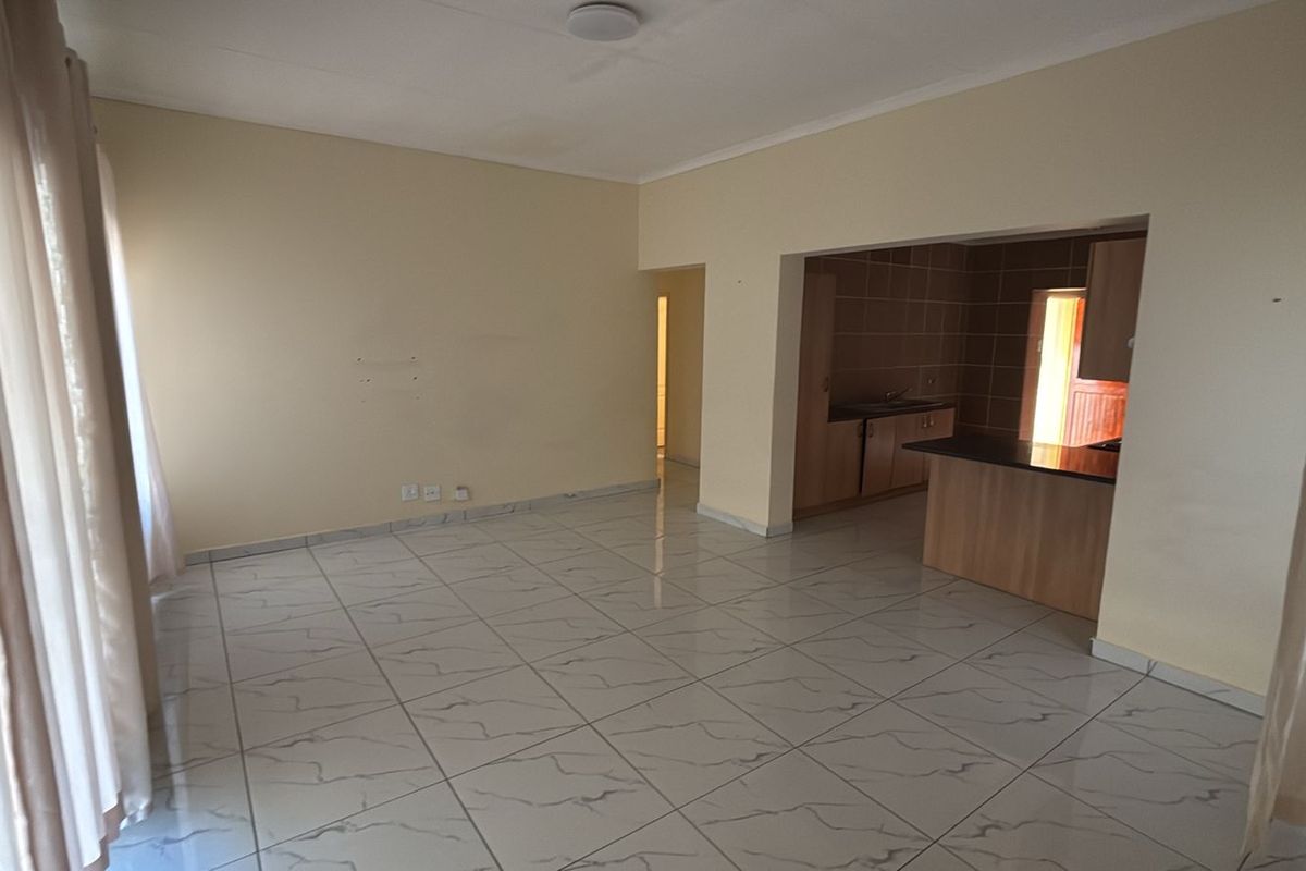 Charming Family Home in a Lovely Suburb - Photo 3