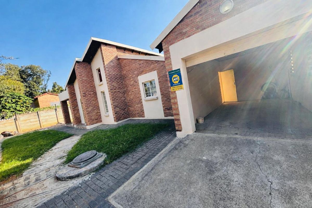 Charming Family Home in a Lovely Suburb - Photo 2
