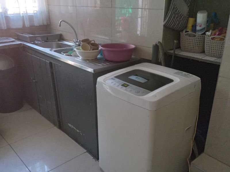 MOOI RIVER: 2 BEDROOM HOUSE WITH 2 FLATLETS AND SUBDIVISION OPPORTUNITY - Photo 4