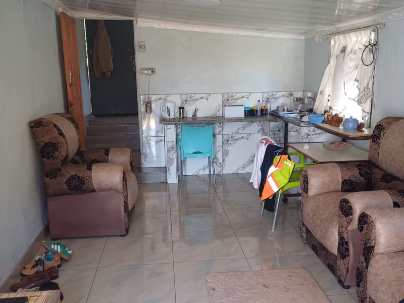 MOOI RIVER: 2 BEDROOM HOUSE WITH 2 FLATLETS AND SUBDIVISION OPPORTUNITY - Photo 9