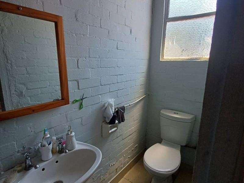 MOOI RIVER: 2 BEDROOM HOUSE WITH 2 FLATLETS AND SUBDIVISION OPPORTUNITY - Photo 7