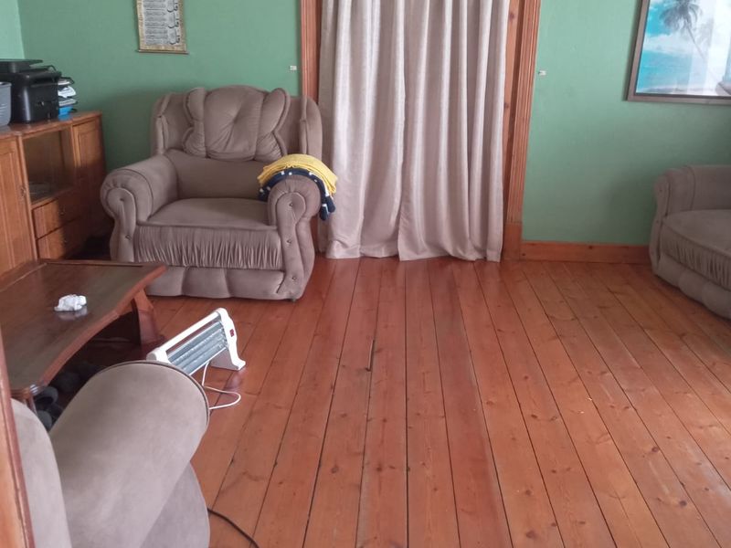 MOOI RIVER: 2 BEDROOM HOUSE WITH 2 FLATLETS AND SUBDIVISION OPPORTUNITY - Photo 2