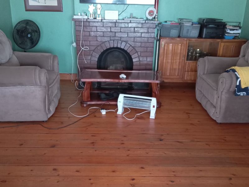 MOOI RIVER: 2 BEDROOM HOUSE WITH 2 FLATLETS AND SUBDIVISION OPPORTUNITY - Photo 3