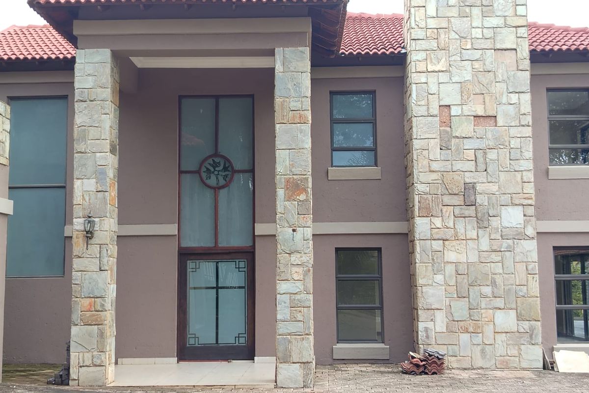 Renovator’s Dream with Spectacular Dam Views – Ifafi, Hartbeespoort - Photo 2
