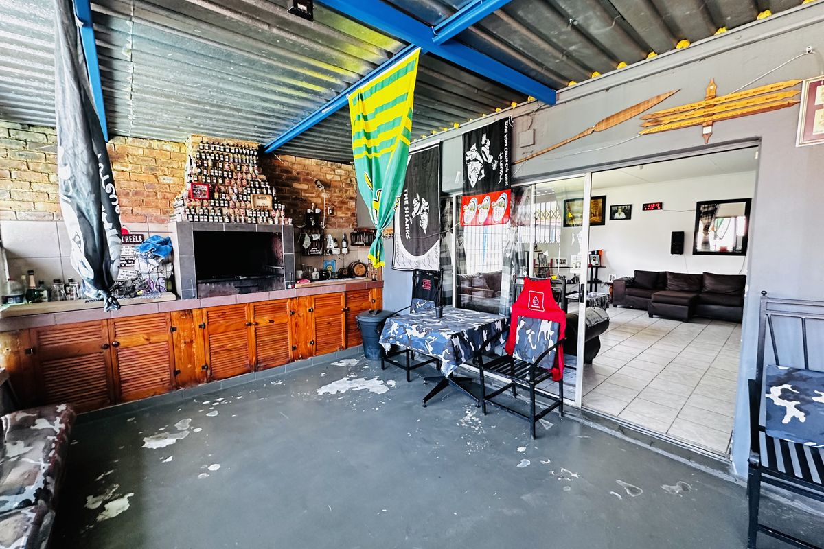 Spacious Family Home with Bachelor Flat & Pool – Dalview - Photo 4