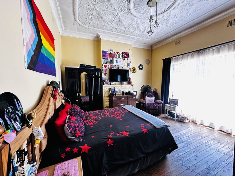 Spacious Family Home with Bachelor Flat & Pool – Dalview - Photo 10