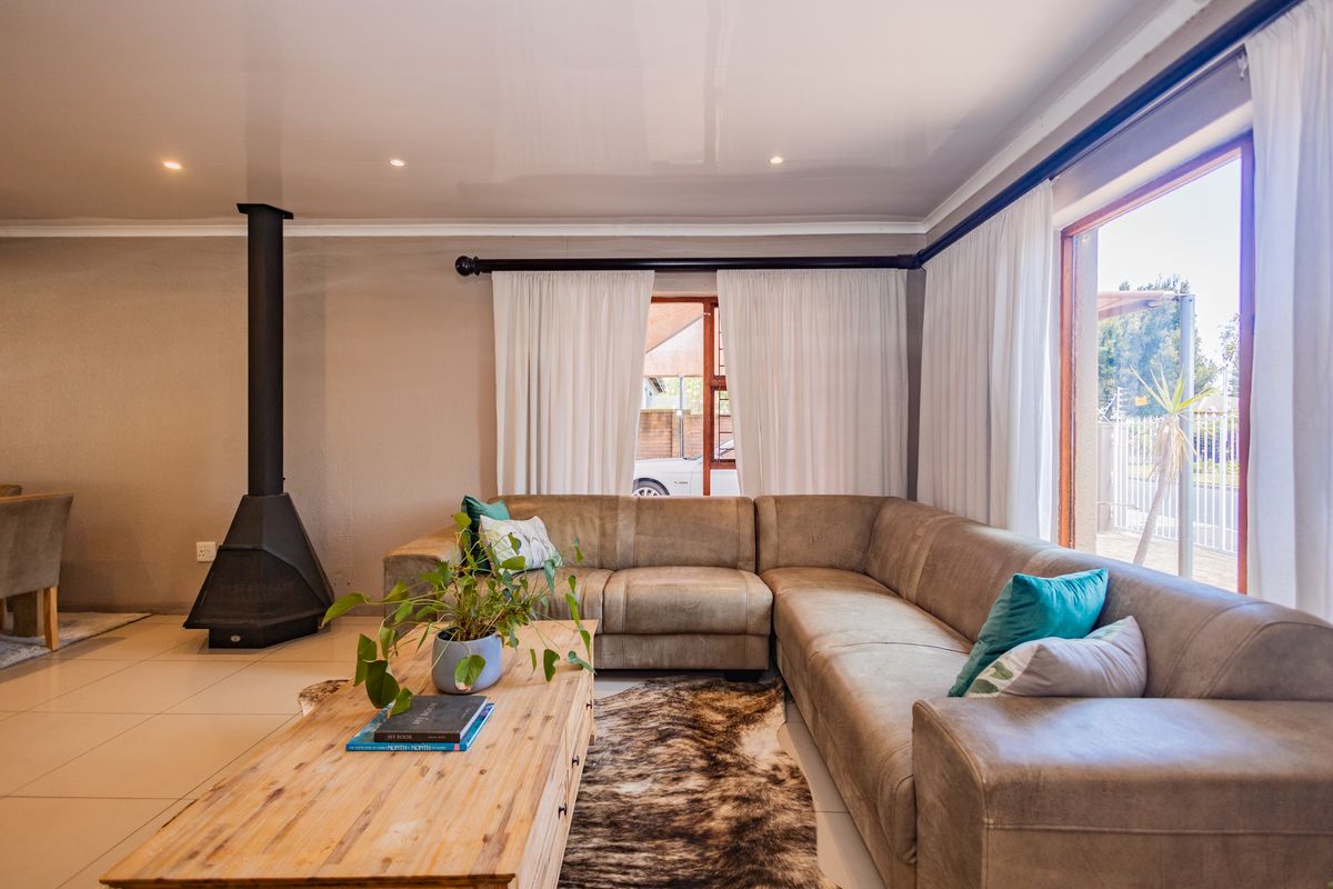 Eco-Friendly 4-Bedroom Family Home! - Photo 4
