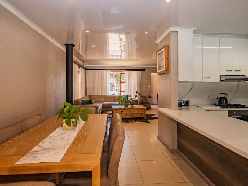 Eco-Friendly 4-Bedroom Family Home! - Photo 8