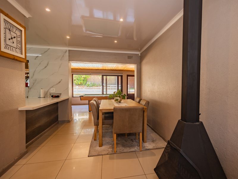 Eco-Friendly 4-Bedroom Family Home! - Photo 7