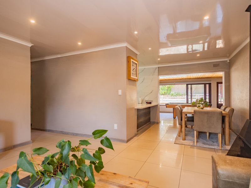 Eco-Friendly 4-Bedroom Family Home! - Photo 6