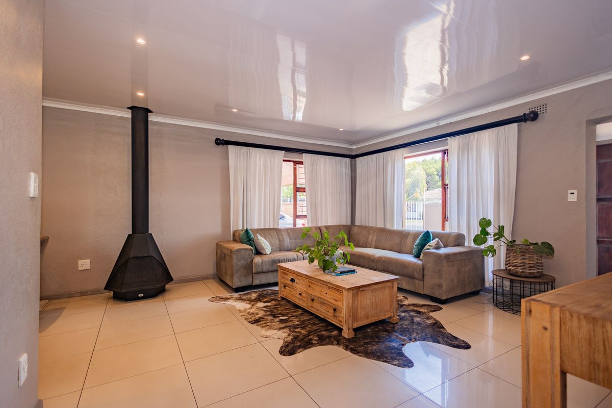 Eco-Friendly 4-Bedroom Family Home! - Photo 5