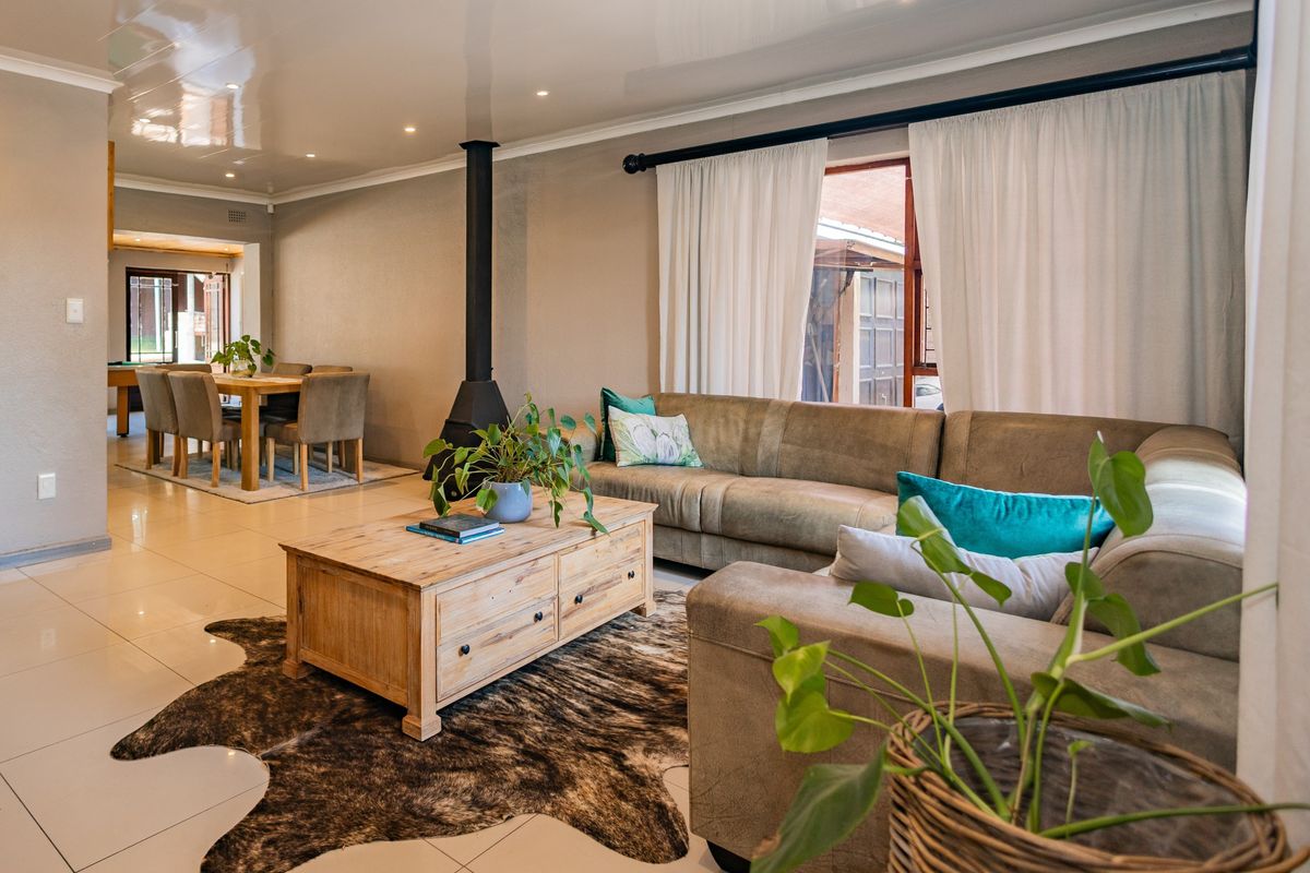Eco-Friendly 4-Bedroom Family Home! - Photo 3