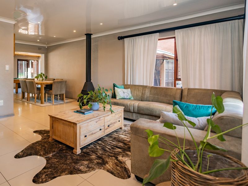 Eco-Friendly 4-Bedroom Family Home! - Photo 3