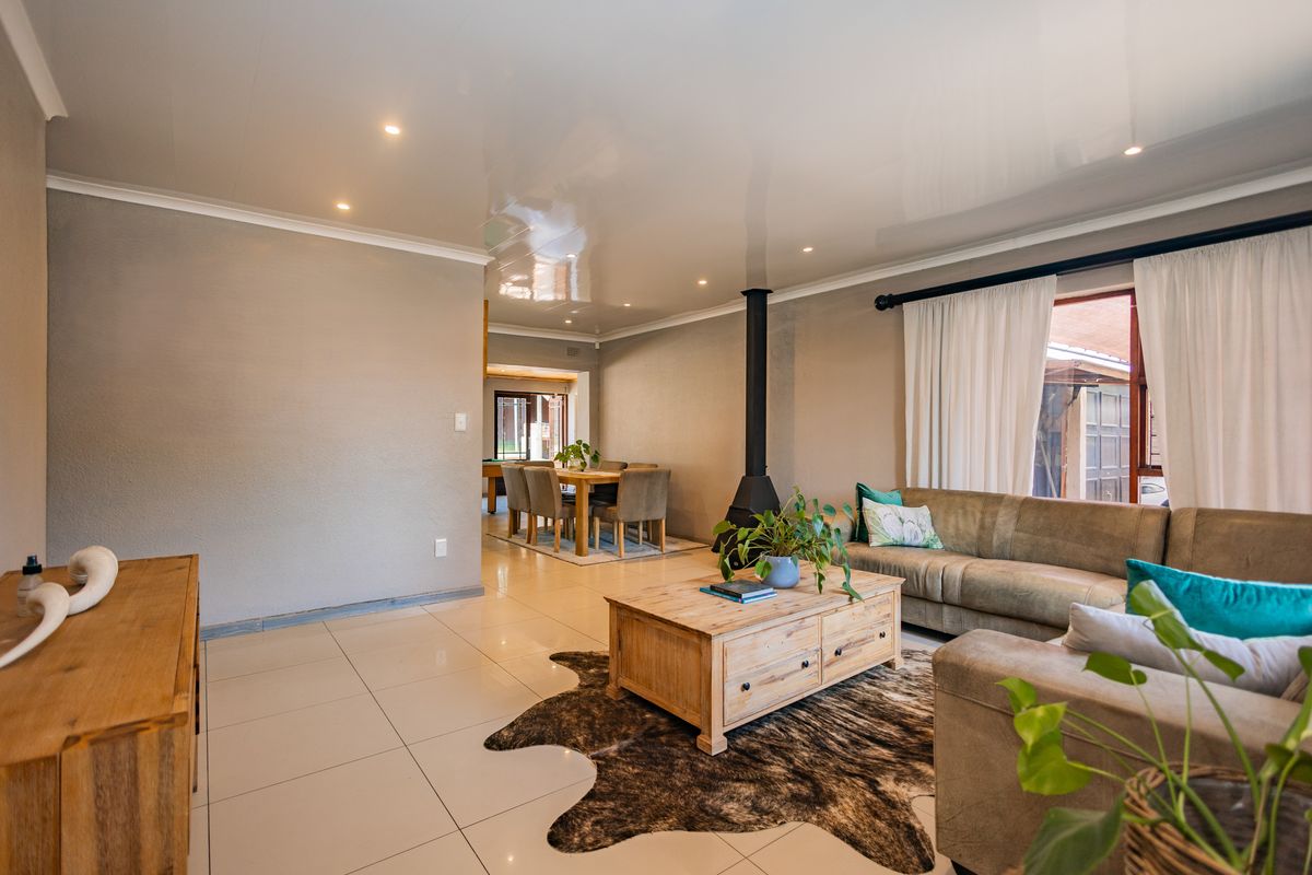 Eco-Friendly 4-Bedroom Family Home! - Photo 2