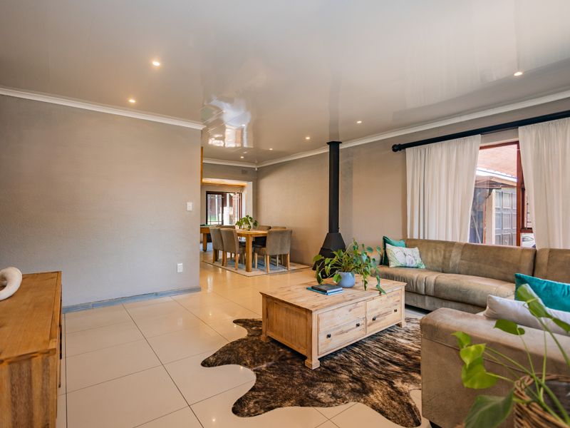 Eco-Friendly 4-Bedroom Family Home! - Photo 2