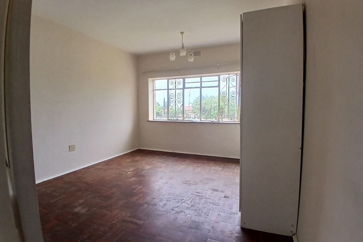 2-Bedroom First-Floor Corner Unit with Balcony – Germiston - Photo 2