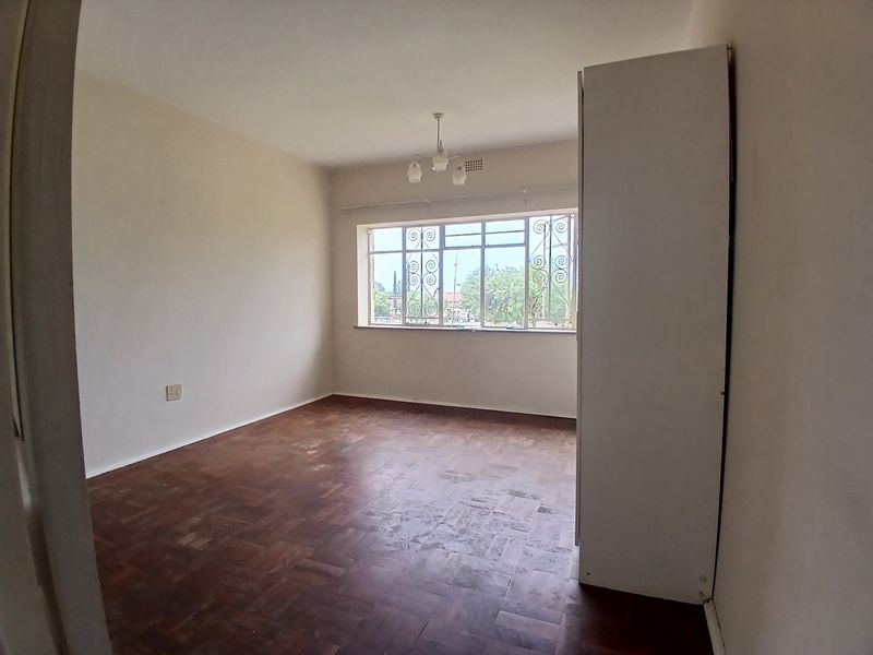 2-Bedroom First-Floor Corner Unit with Balcony – Germiston - Photo 2