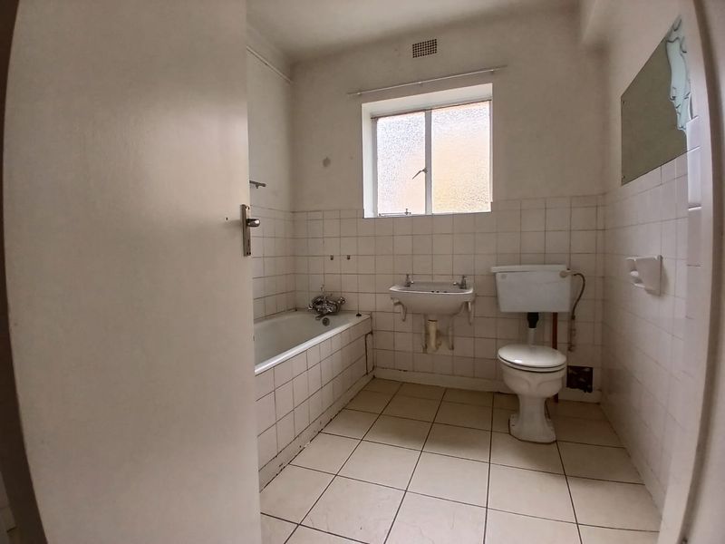 2-Bedroom First-Floor Corner Unit with Balcony – Germiston - Photo 8