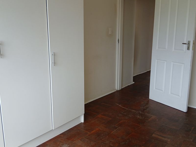 2-Bedroom First-Floor Corner Unit with Balcony – Germiston - Photo 9