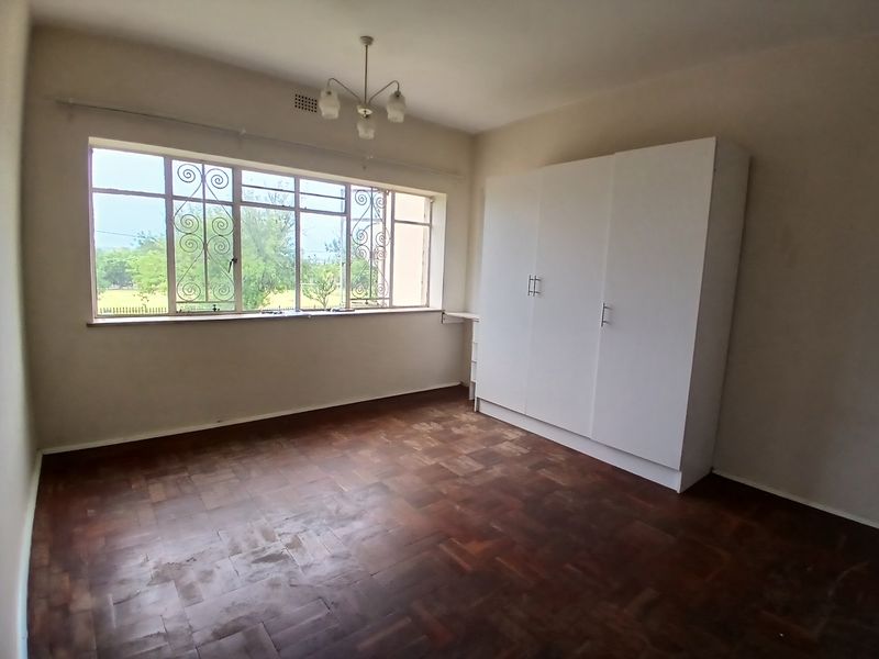2-Bedroom First-Floor Corner Unit with Balcony – Germiston - Photo 6