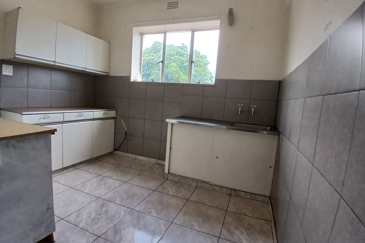 2-Bedroom First-Floor Corner Unit with Balcony – Germiston - Photo 5