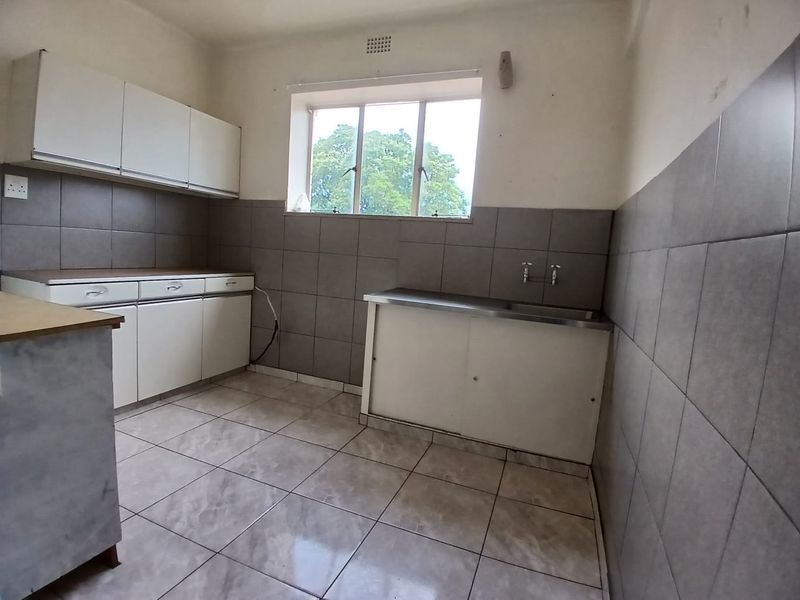 2-Bedroom First-Floor Corner Unit with Balcony – Germiston - Photo 5