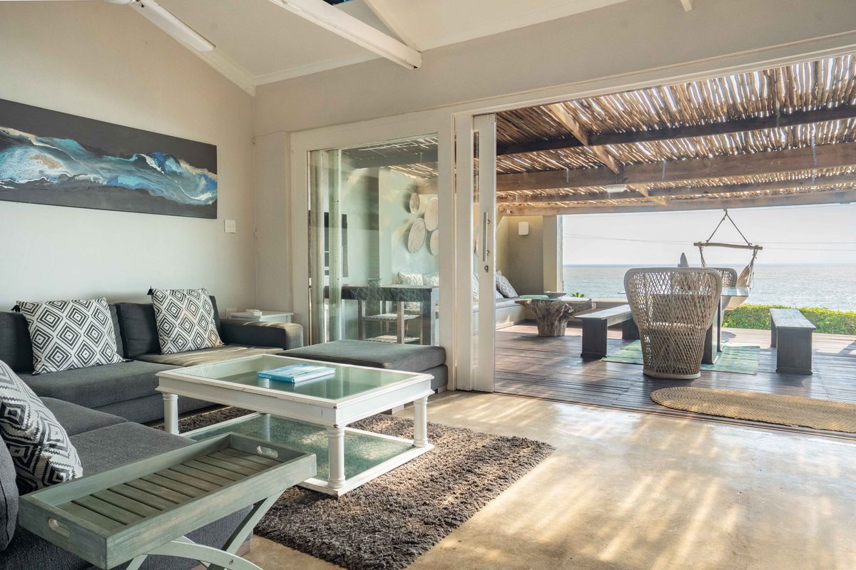Luxury Coastal Living with Panoramic Ocean Views - Photo 2