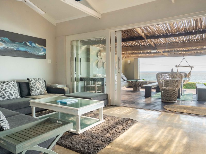 Luxury Coastal Living with Panoramic Ocean Views - Photo 2