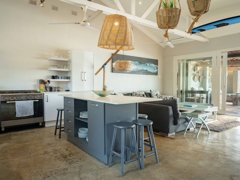 Luxury Coastal Living with Panoramic Ocean Views - Photo 7