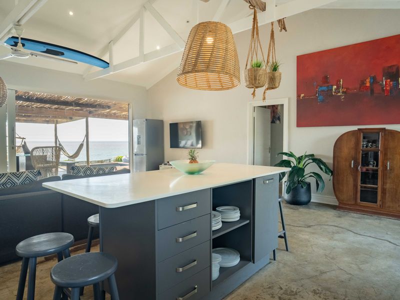 Luxury Coastal Living with Panoramic Ocean Views - Photo 9