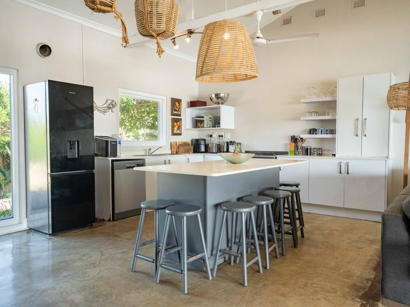 Luxury Coastal Living with Panoramic Ocean Views - Photo 6