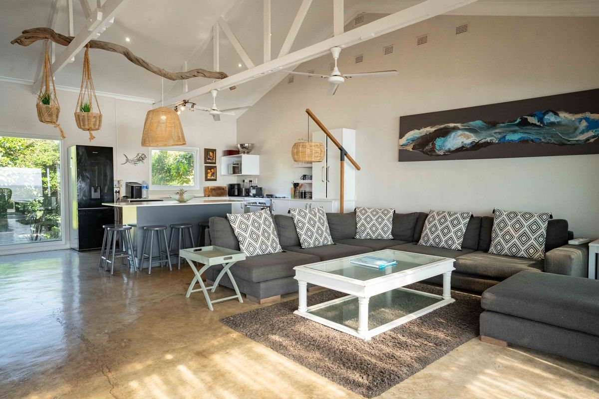 Luxury Coastal Living with Panoramic Ocean Views - Photo 5