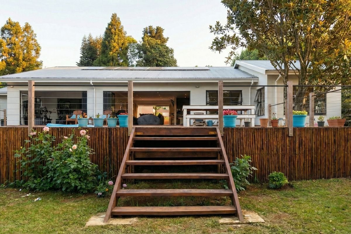 Versatile Family Home with Two Flatlets, Solar Power & Exceptional Outdoor Living in Mountain Homes, - Photo 5