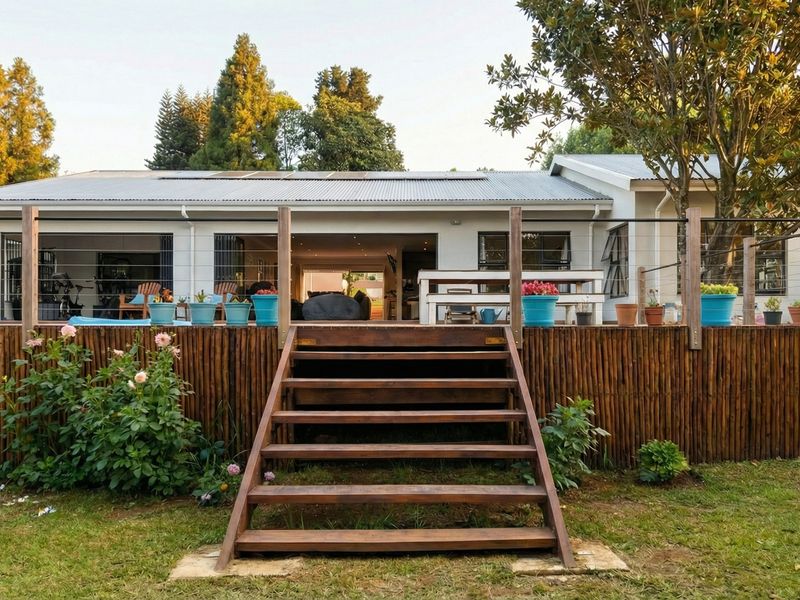 Versatile Family Home with Two Flatlets, Solar Power & Exceptional Outdoor Living in Mountain Homes, - Photo 5