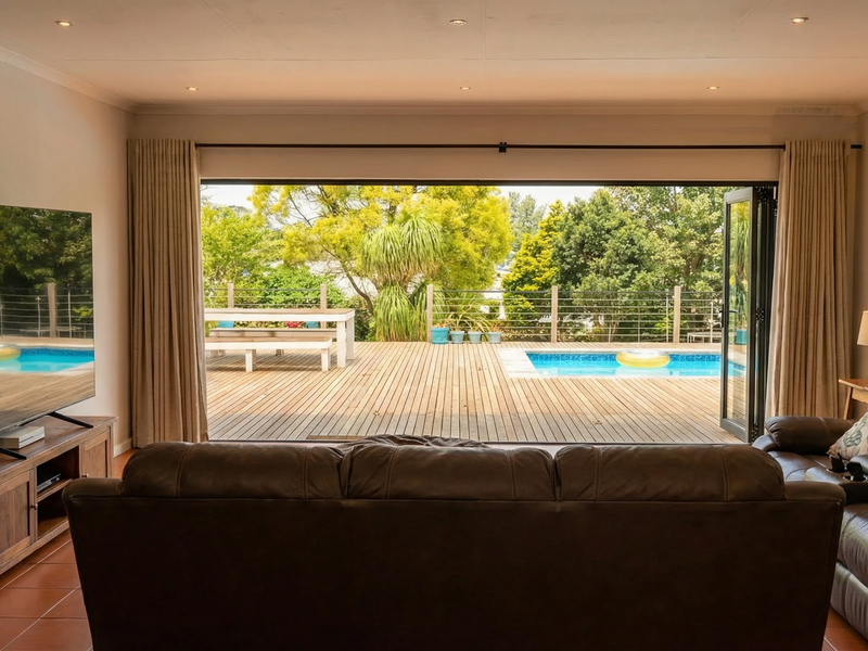 Versatile Family Home with Two Flatlets, Solar Power & Exceptional Outdoor Living in Mountain Homes, - Photo 8