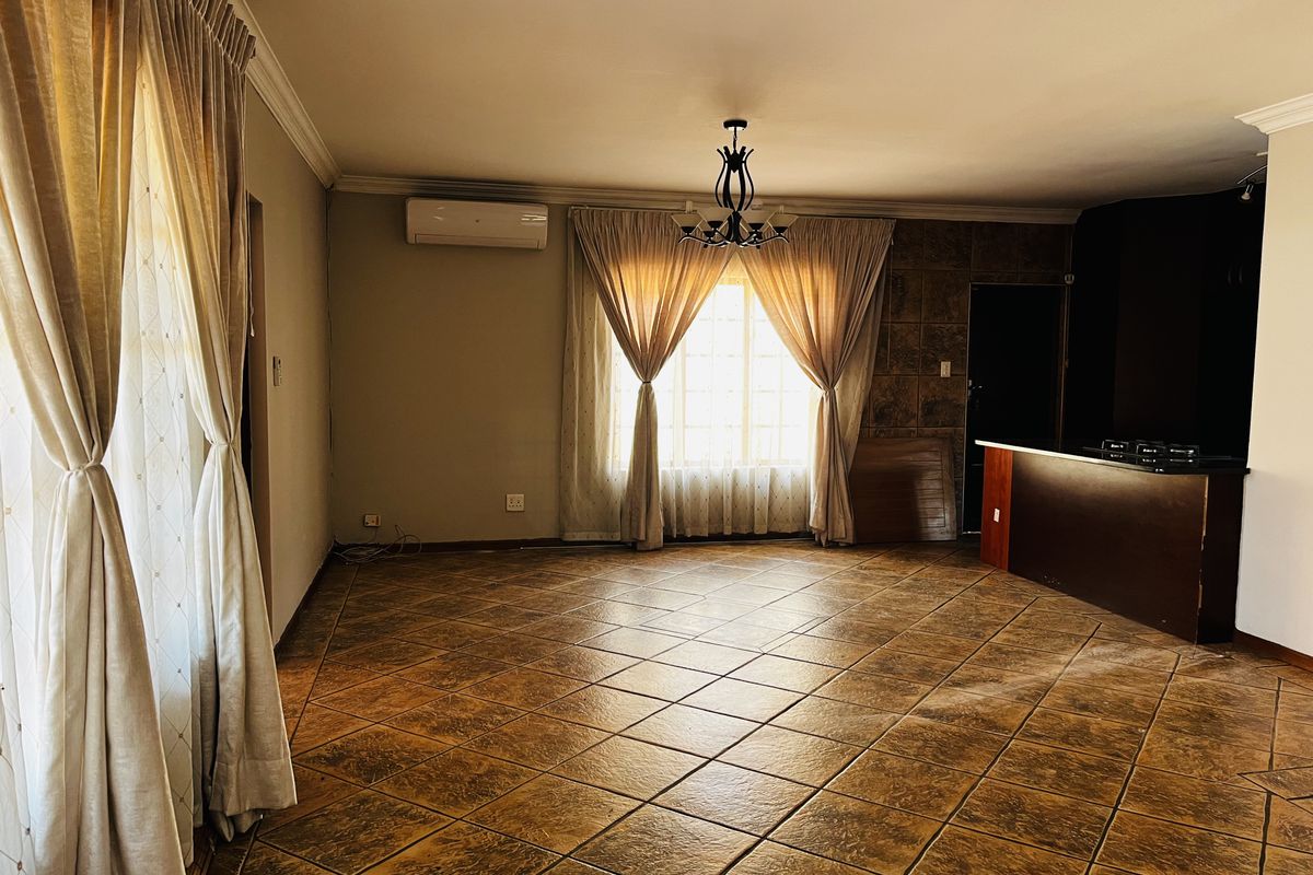 Beautiful 3-Bedroom Home in a Secure Complex. - Photo 4