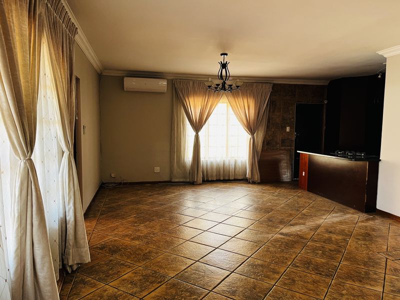 Beautiful 3-Bedroom Home in a Secure Complex. - Photo 4