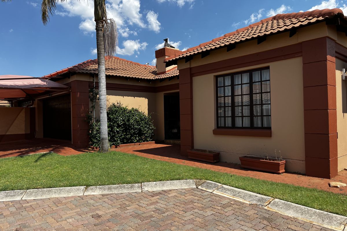 Beautiful 3-Bedroom Home in a Secure Complex. - Photo 3