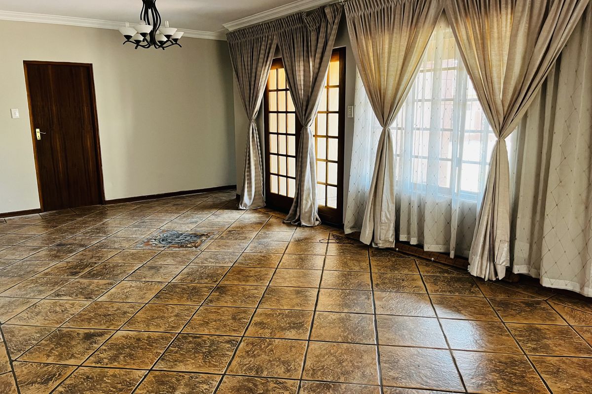 Beautiful 3-Bedroom Home in a Secure Complex. - Photo 5