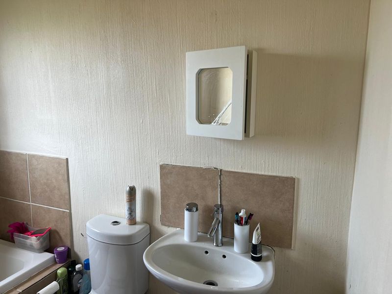 A two bedroom house for sale in Sharon park - Photo 9