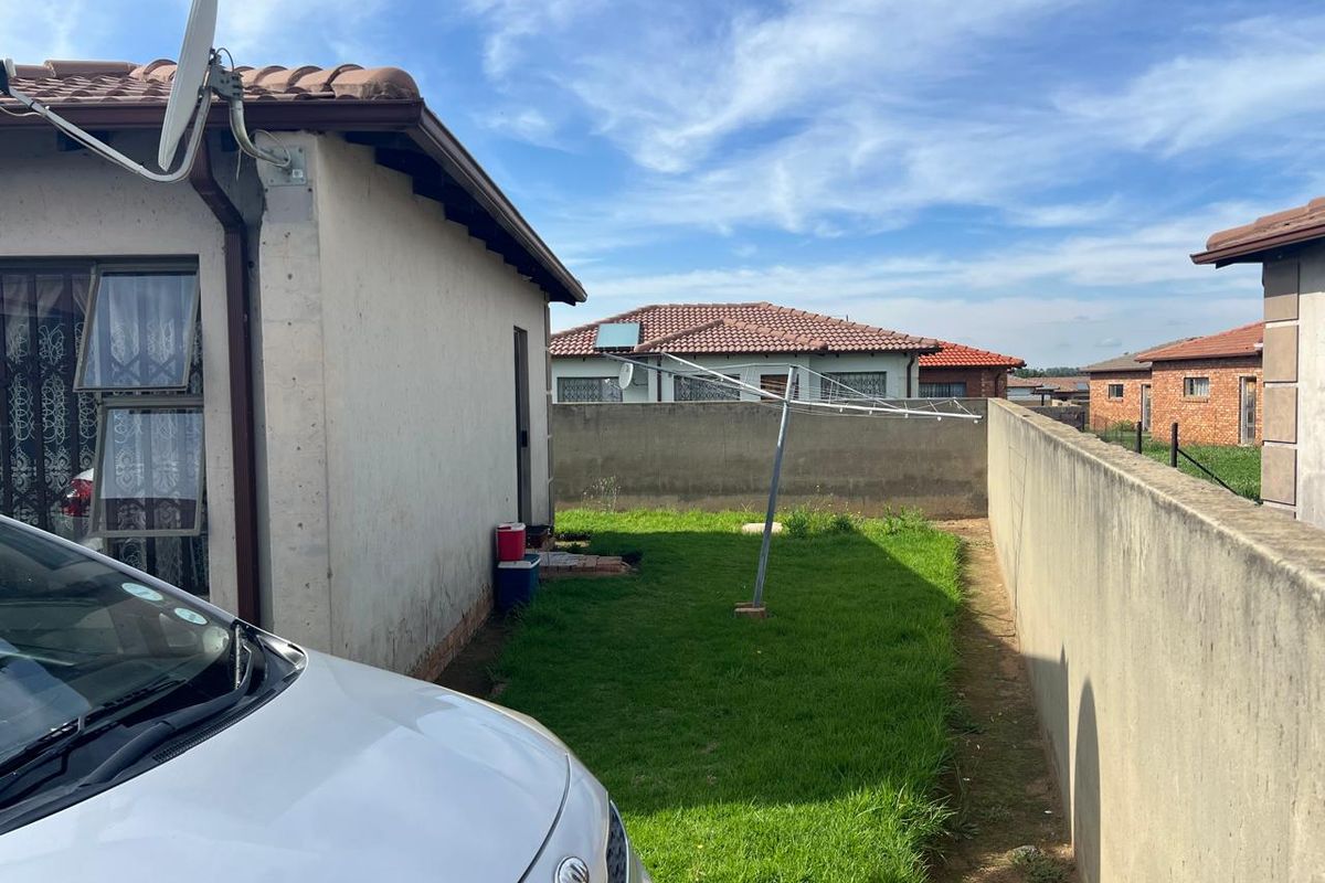 A two bedroom house for sale in Sharon park - Photo 4