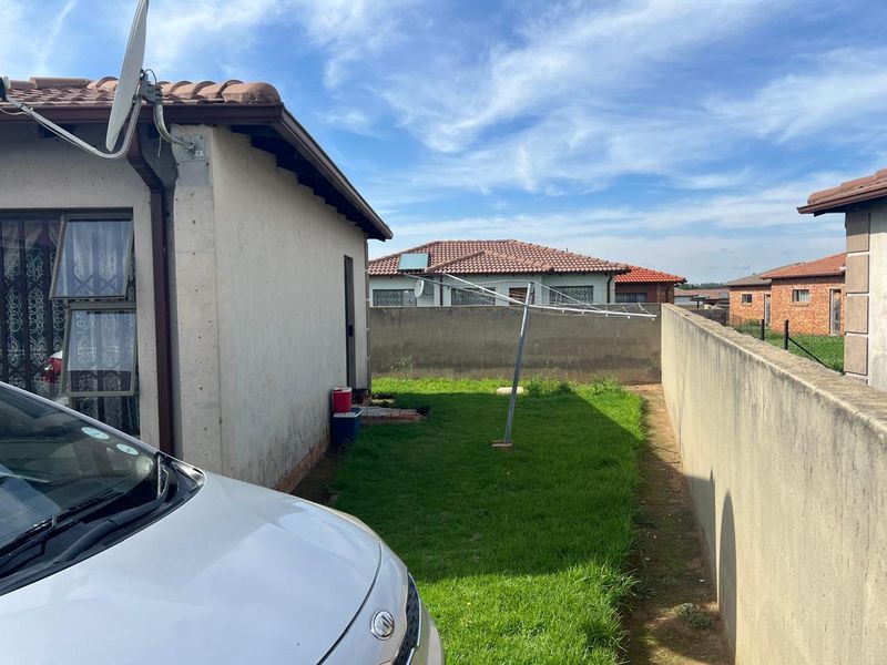 A two bedroom house for sale in Sharon park - Photo 4