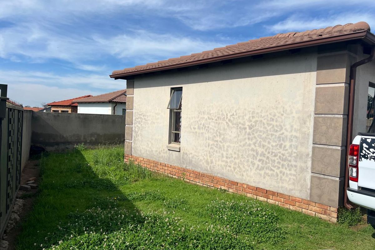 A two bedroom house for sale in Sharon park - Photo 2