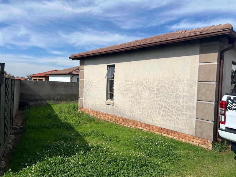 A two bedroom house for sale in Sharon park - Photo 2