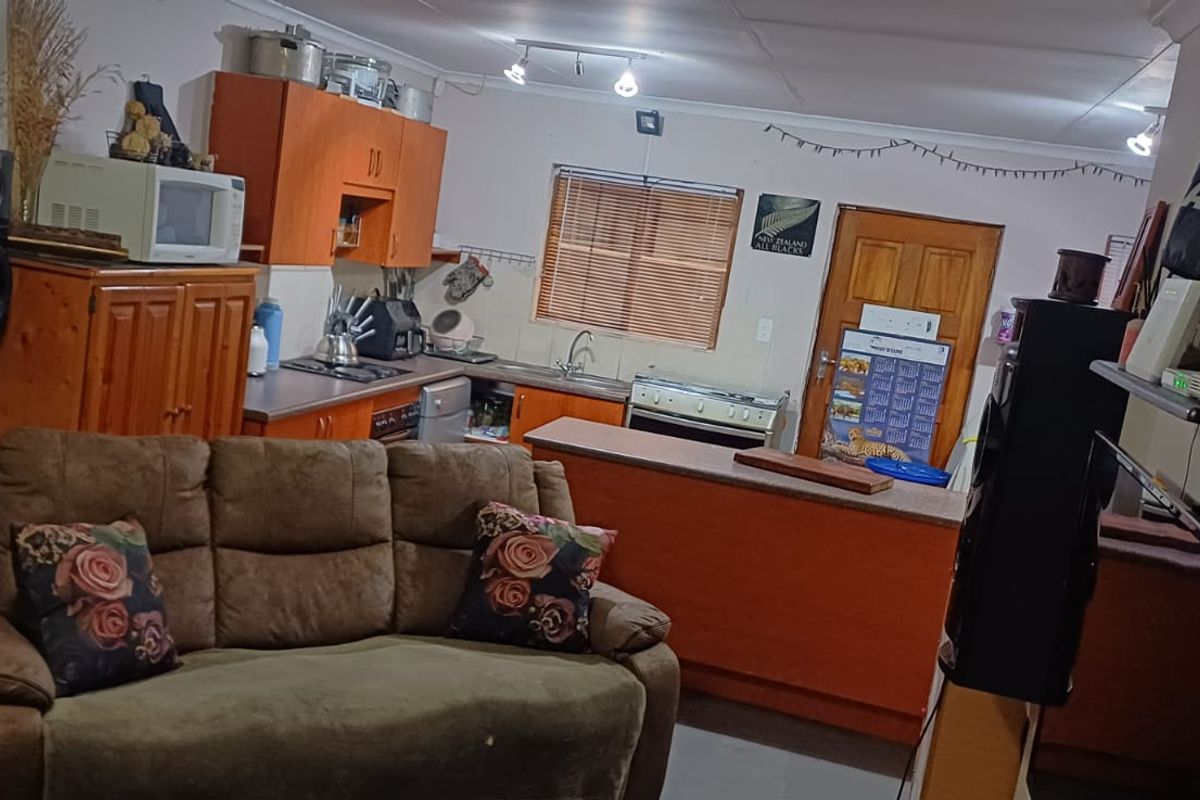 3 Bedroom Townhouse for Sale in Sasolburg - Photo 2