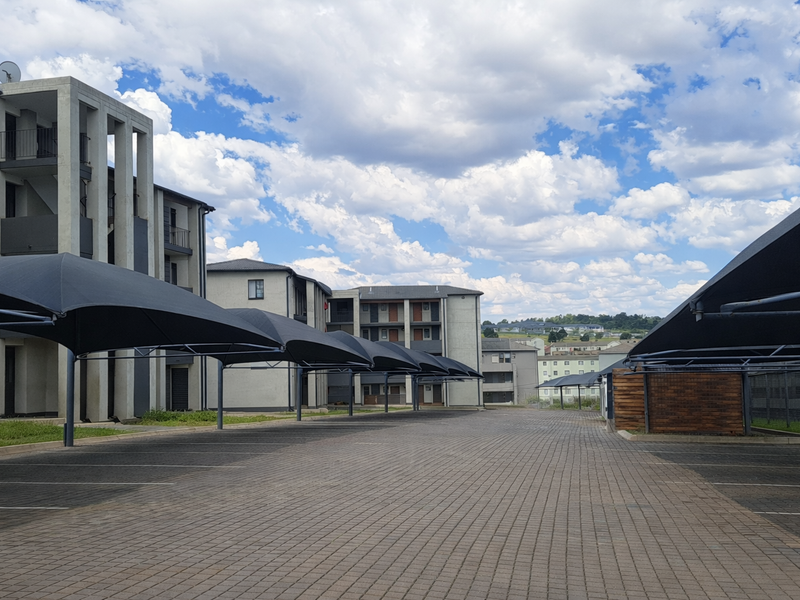 Cozy 3rd Floor 2Bed 1 Bath 1 Covered Apartment in Secure Well Maintained Complex - Fleurhof Ext 19 - Photo 2