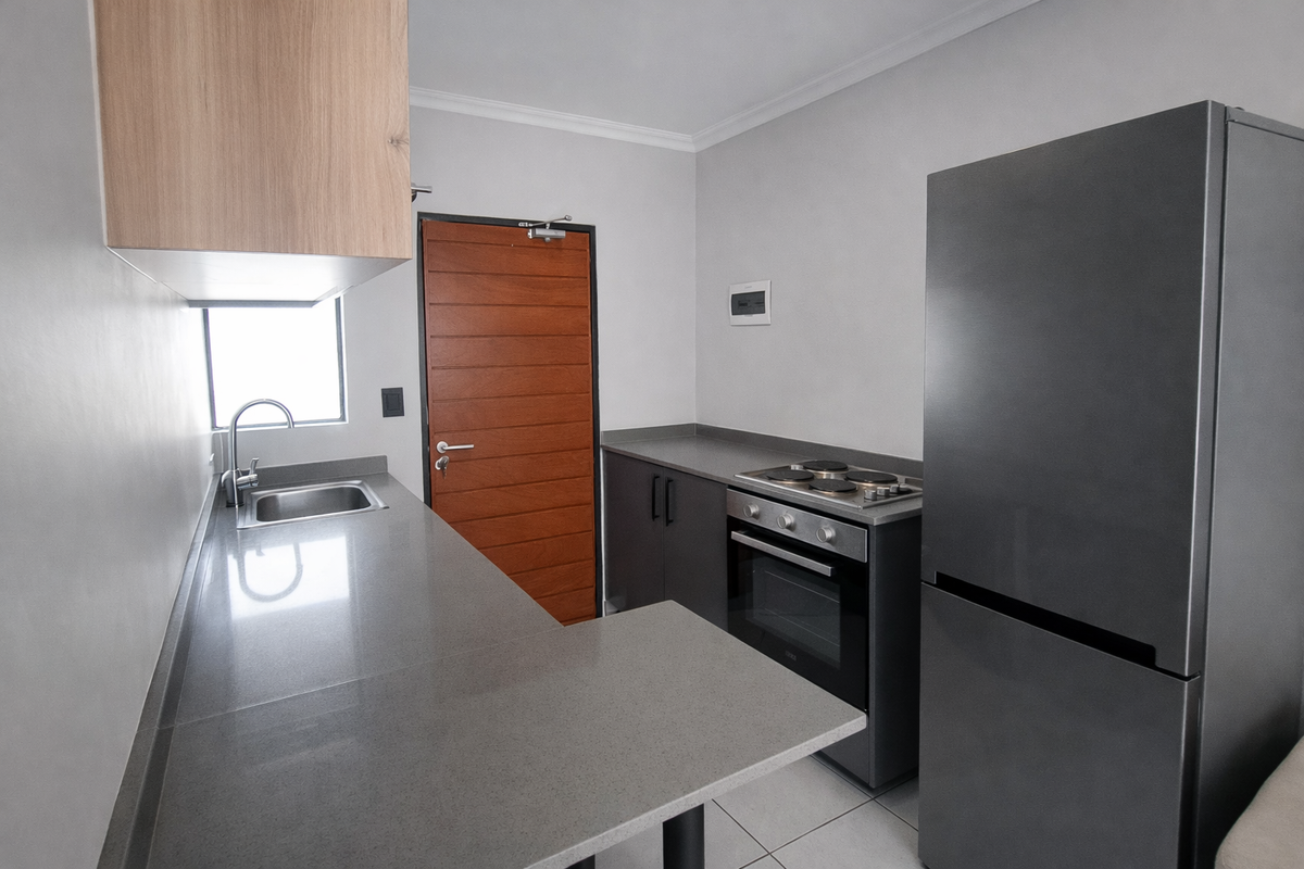 Cozy 3rd Floor 2Bed 1 Bath 1 Covered Apartment in Secure Well Maintained Complex - Fleurhof Ext 19 - Photo 4