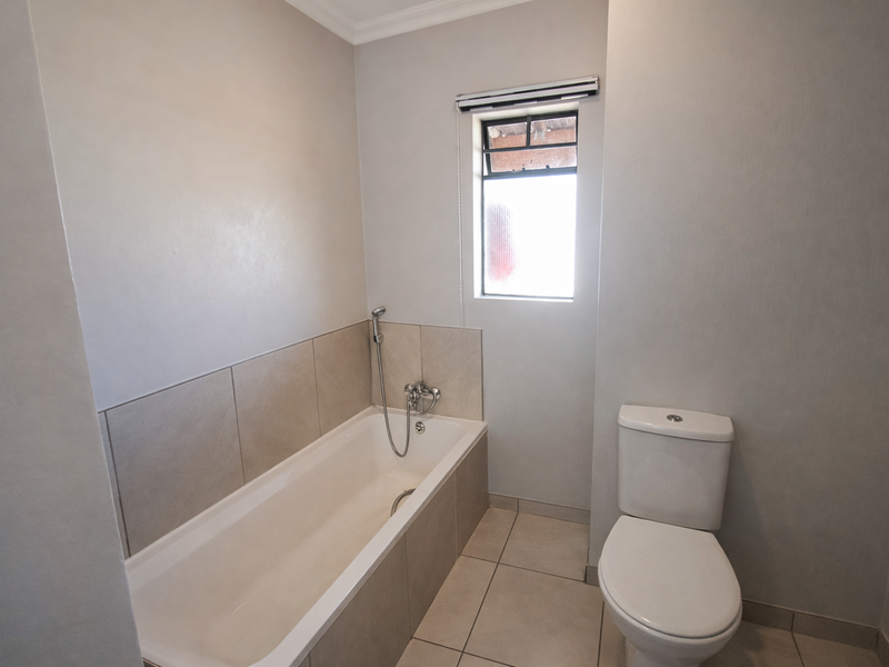 Cozy 3rd Floor 2Bed 1 Bath 1 Covered Apartment in Secure Well Maintained Complex - Fleurhof Ext 19 - Photo 10