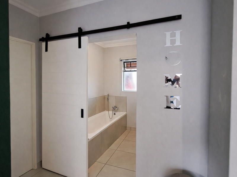 Cozy 3rd Floor 2Bed 1 Bath 1 Covered Apartment in Secure Well Maintained Complex - Fleurhof Ext 19 - Photo 9